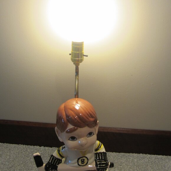 Boston Bruins Hockey Player Vintage Ceramic Lamp Arnels - Used/Works- No Shade - Picture 6 of 16